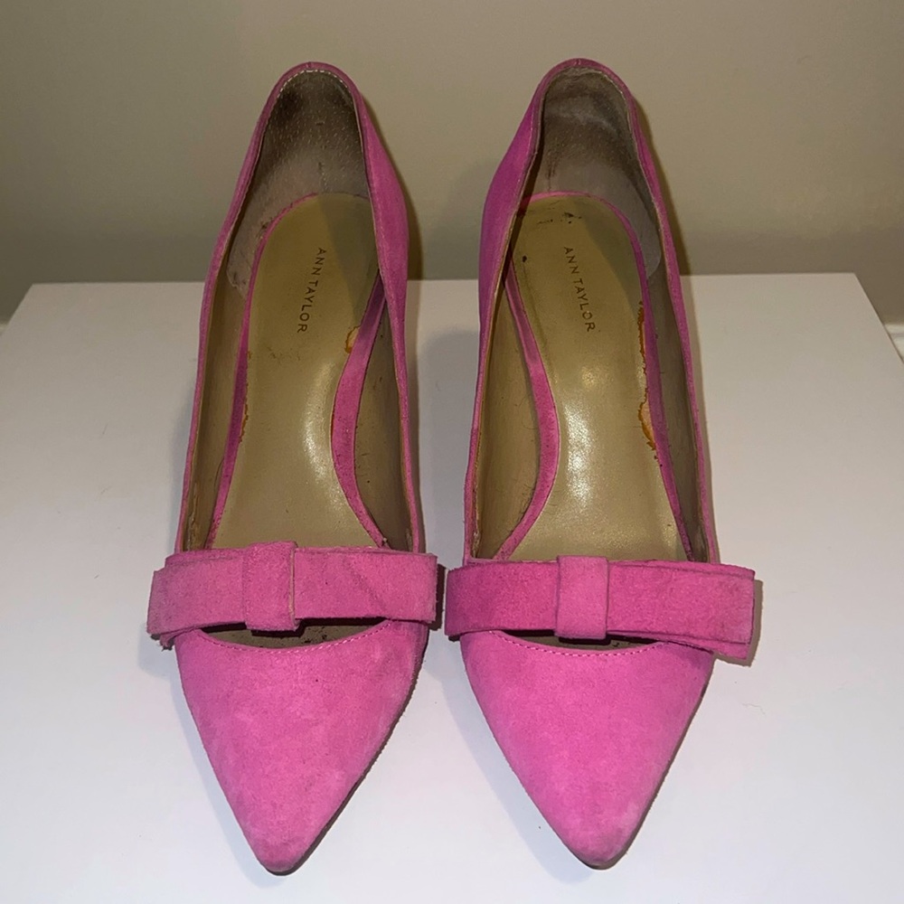 Ann Taylor Odette Suede Bow Pumps - Size 7.5
